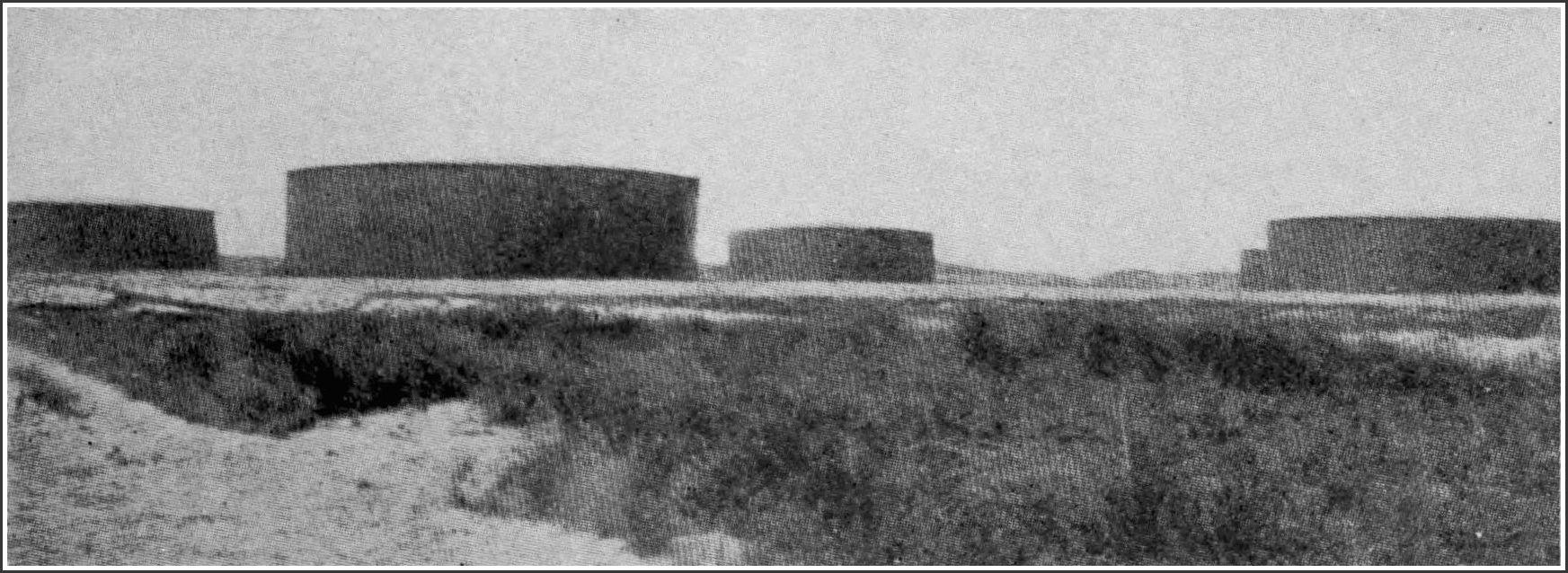 Large oil storage tanks of the Mexican Eagle Oil Company, Mexico, 1917