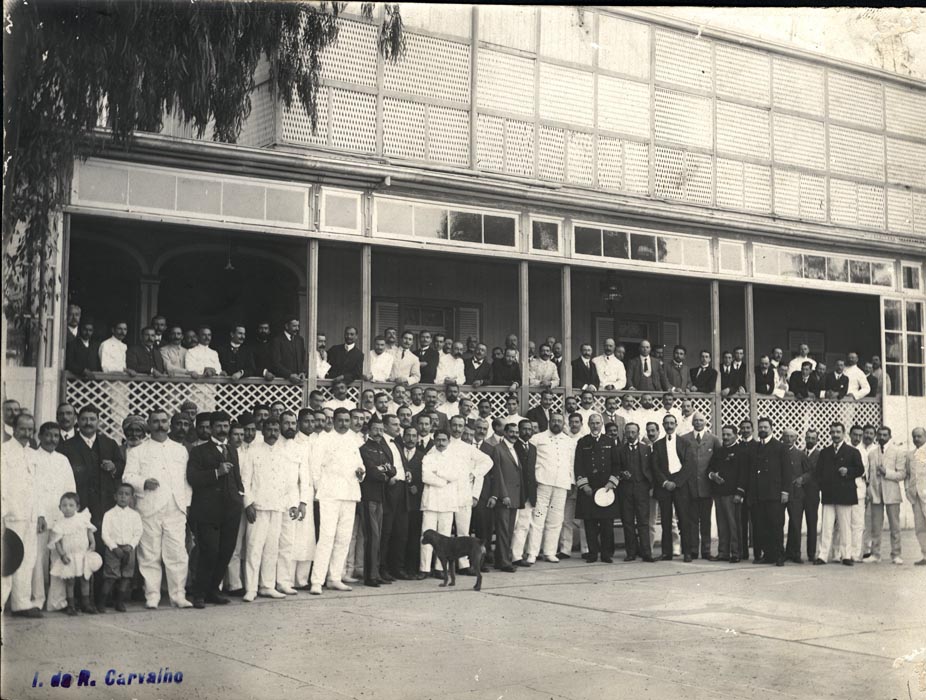 The governor with senior officials of the Companhia de Moçambique, from the company's archive