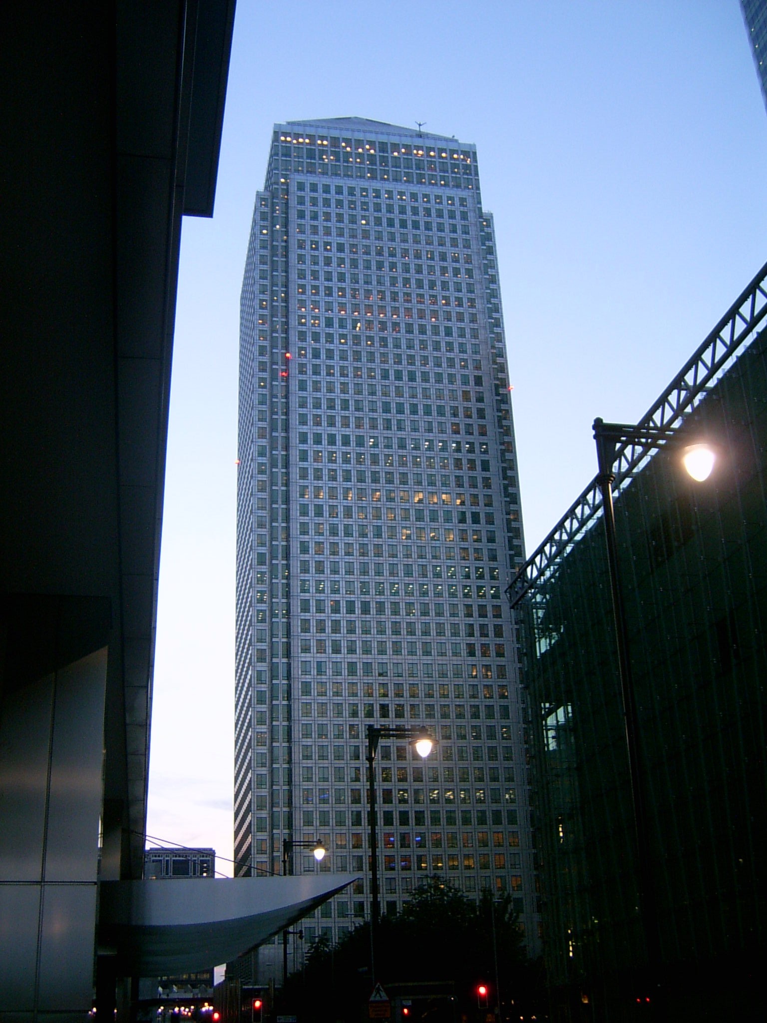 One Canada Square at Canary Wharf, London — the centrepiece of Olympia & York's ill-fated development