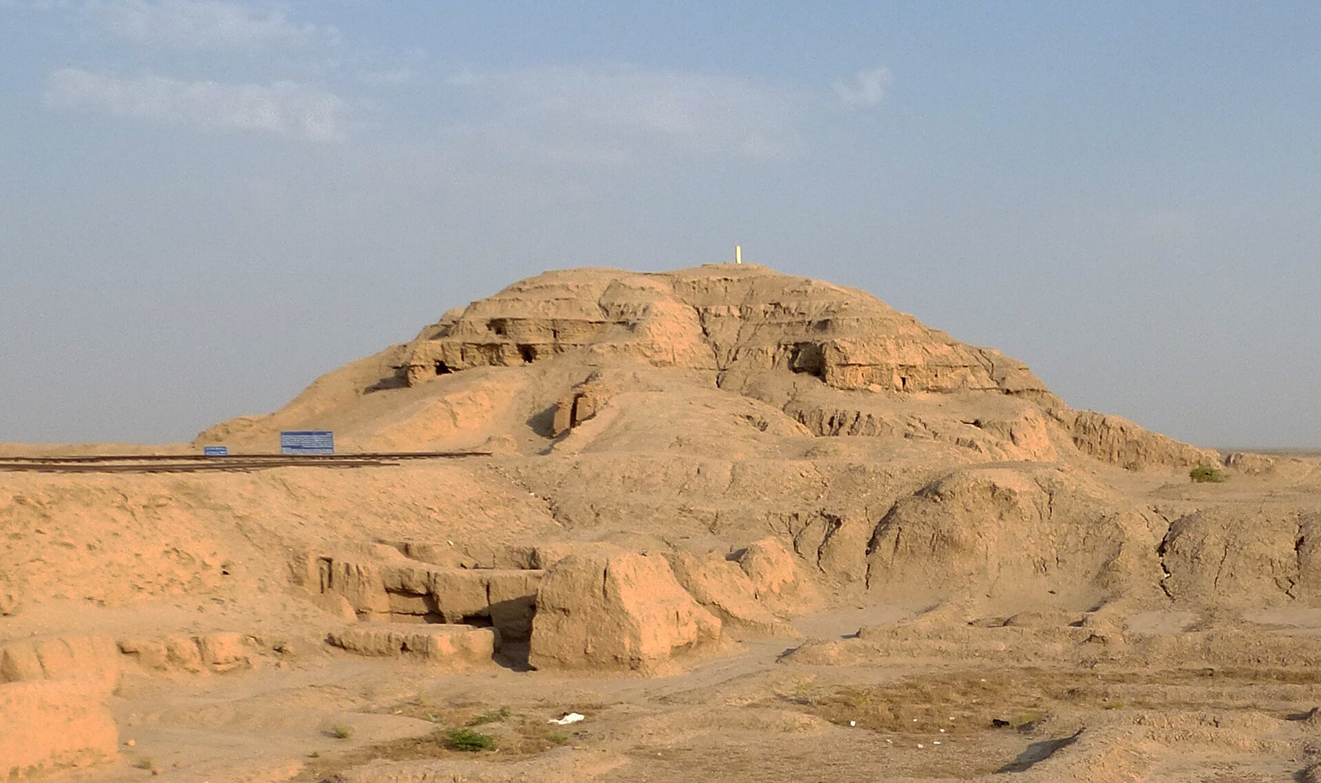 Ruins of the White Temple ziggurat dedicated to Anu at Uruk