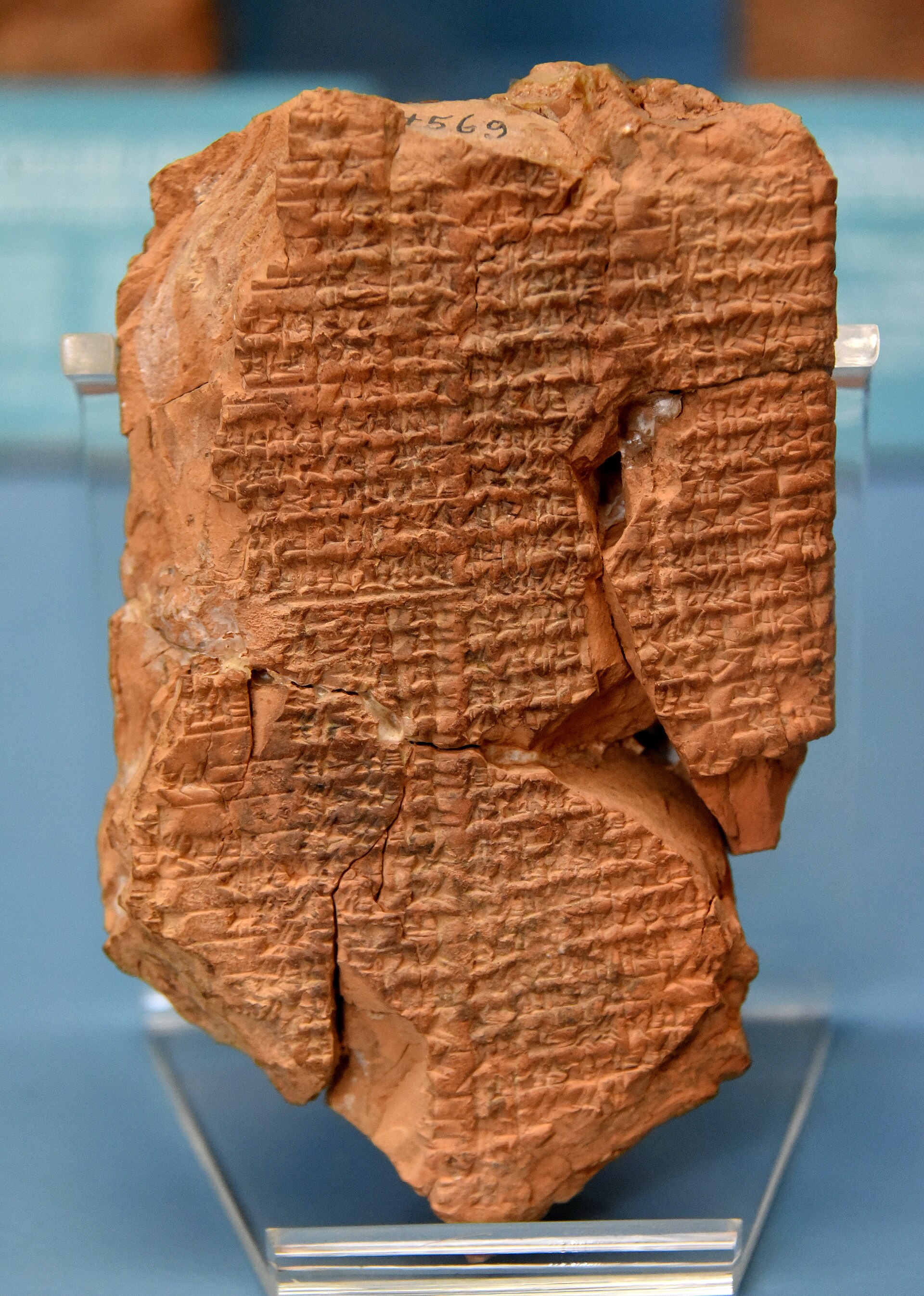 Terracotta tablet from Nippur showing the myth of Enkimdu and Dumuzi competing for Inanna's hand, early 2nd millennium BCE