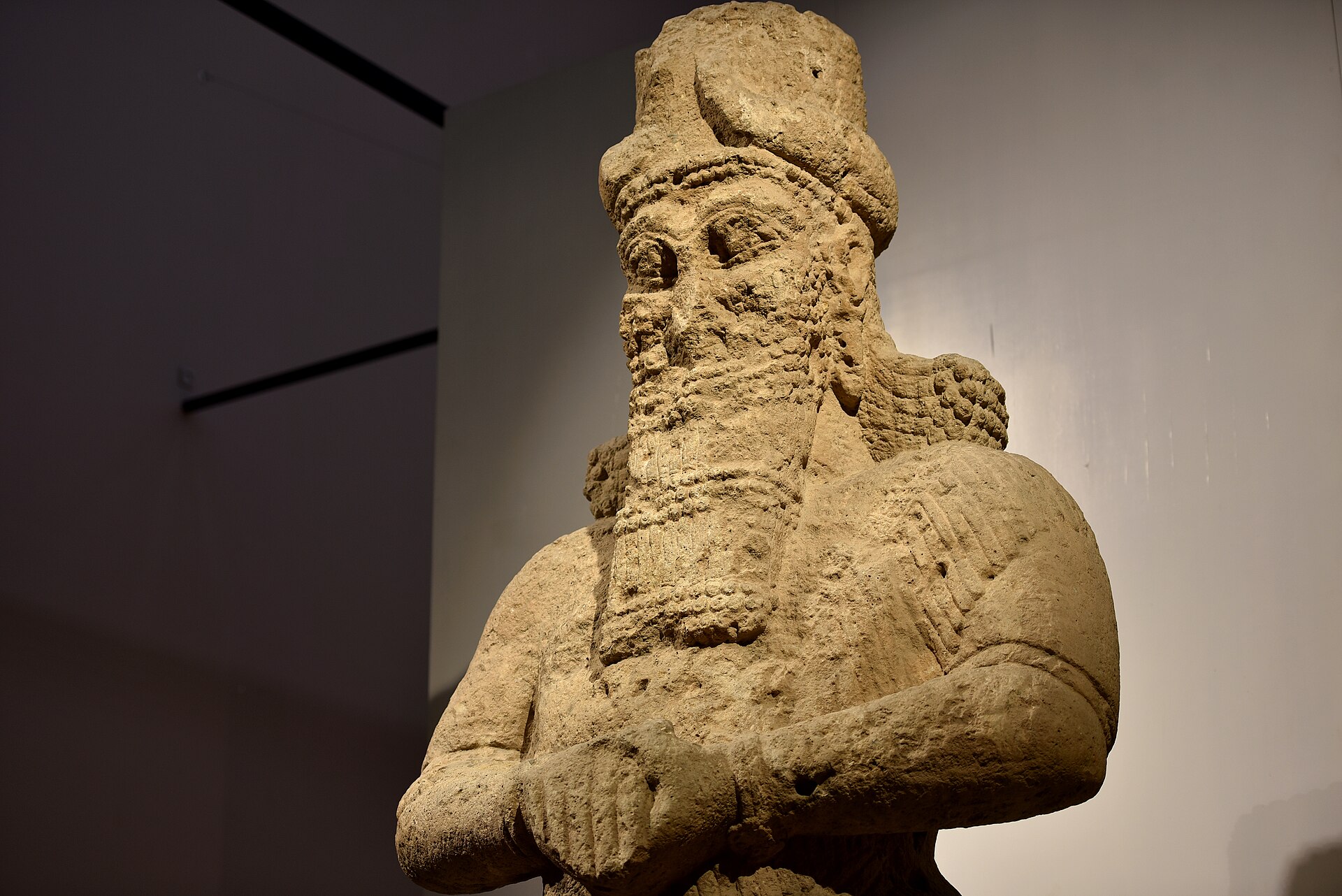 Colossal limestone statue of Nabu, Mesopotamian god of writing and wisdom, 8th century BCE, from Nimrud, now in the Iraq Museum.