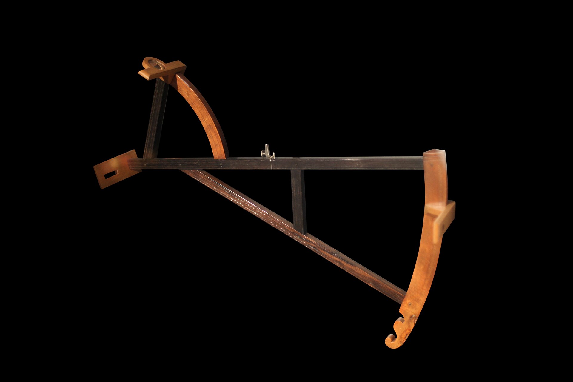 A 1765 Davis quadrant (backstaff) in ebony, boxwood, and glass by Johannes van Keulen, held at the Musée national de la Marine, Paris