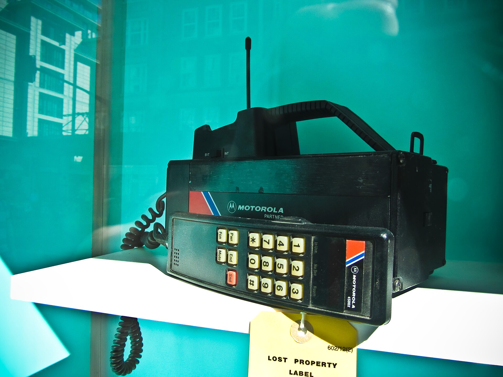 Motorola 4500X 1980s mobile car phone handset