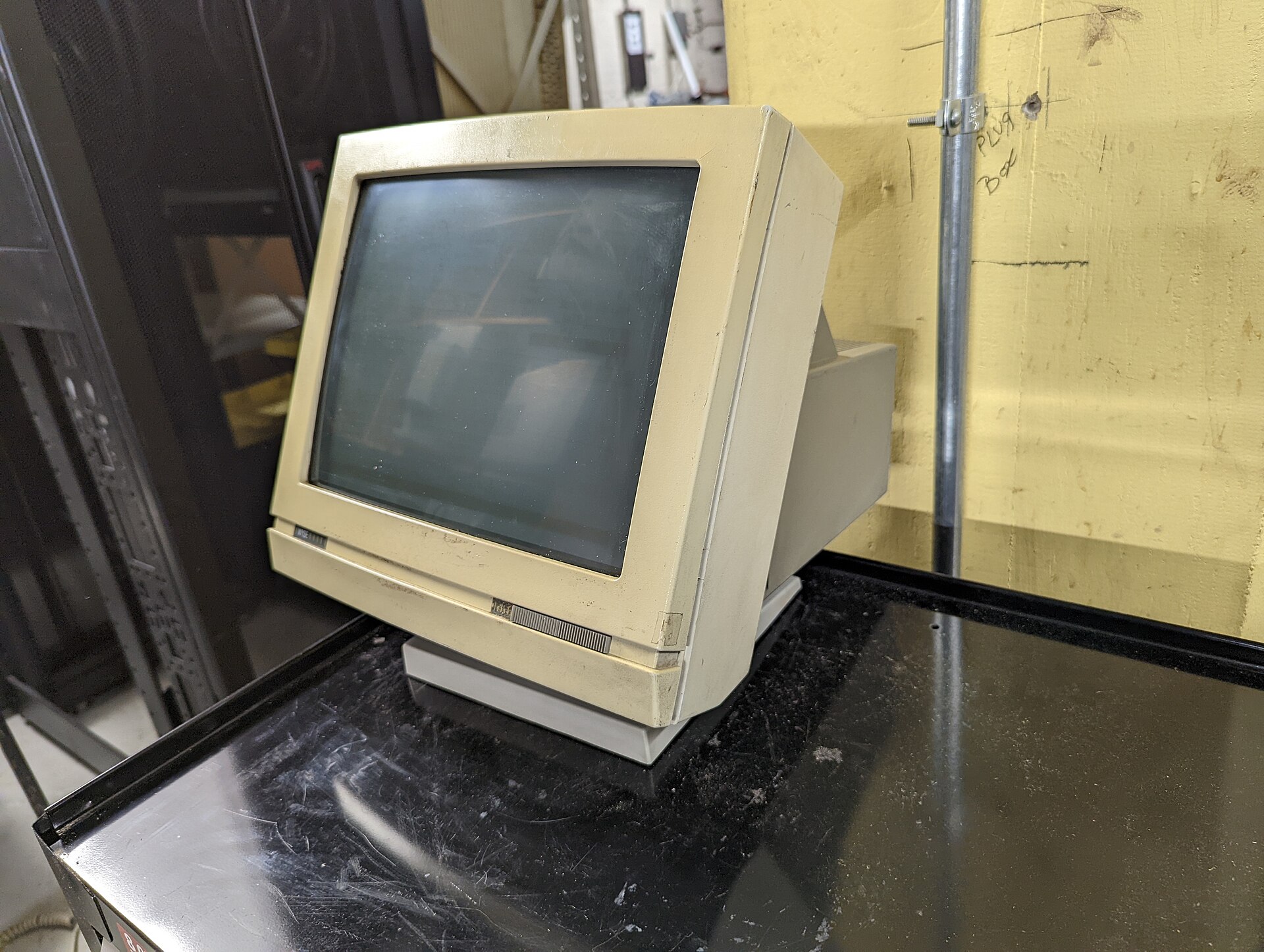 Wyse WY-60 video display terminal, front view