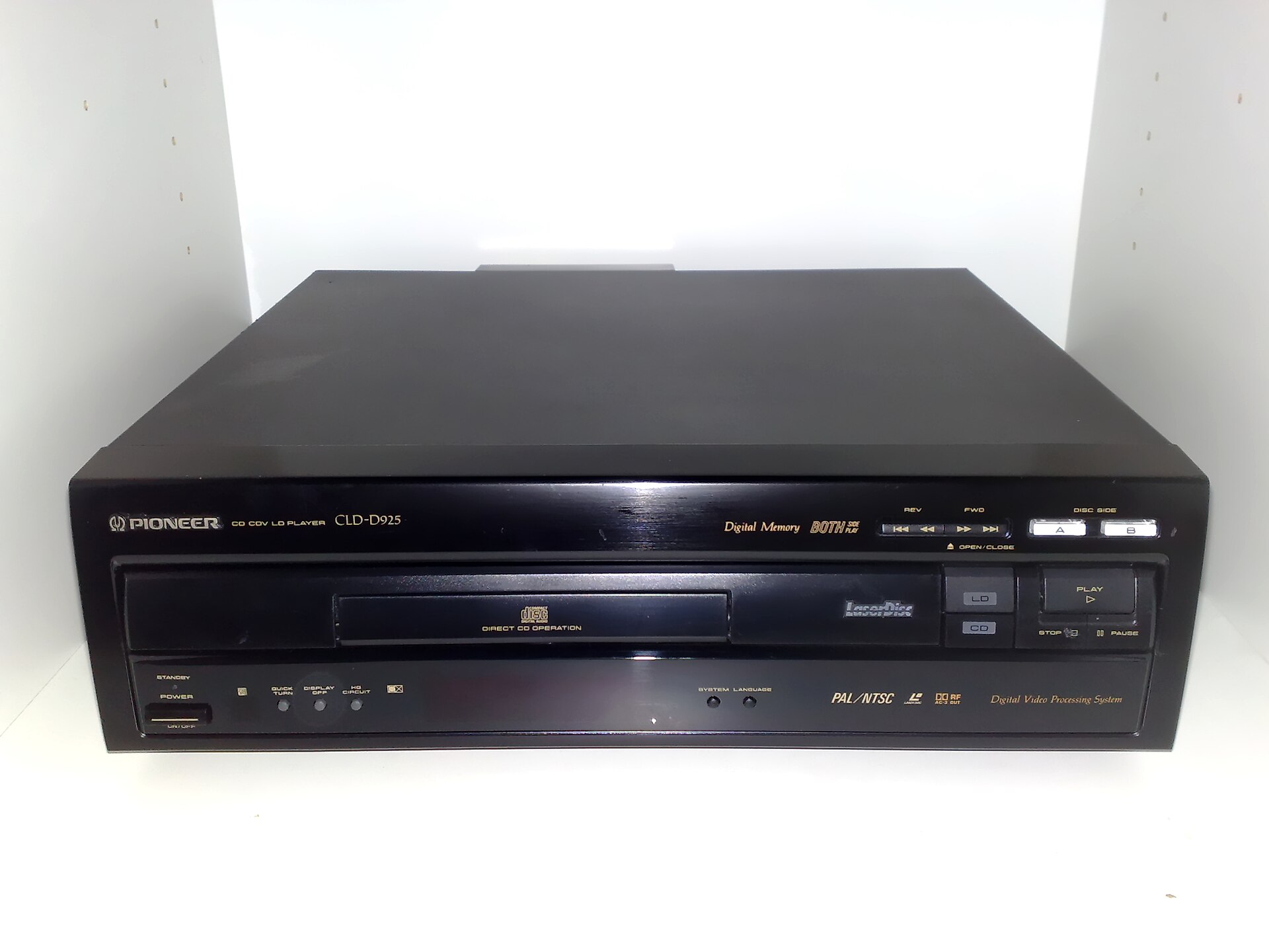 Pioneer CLD-D925 LaserDisc player