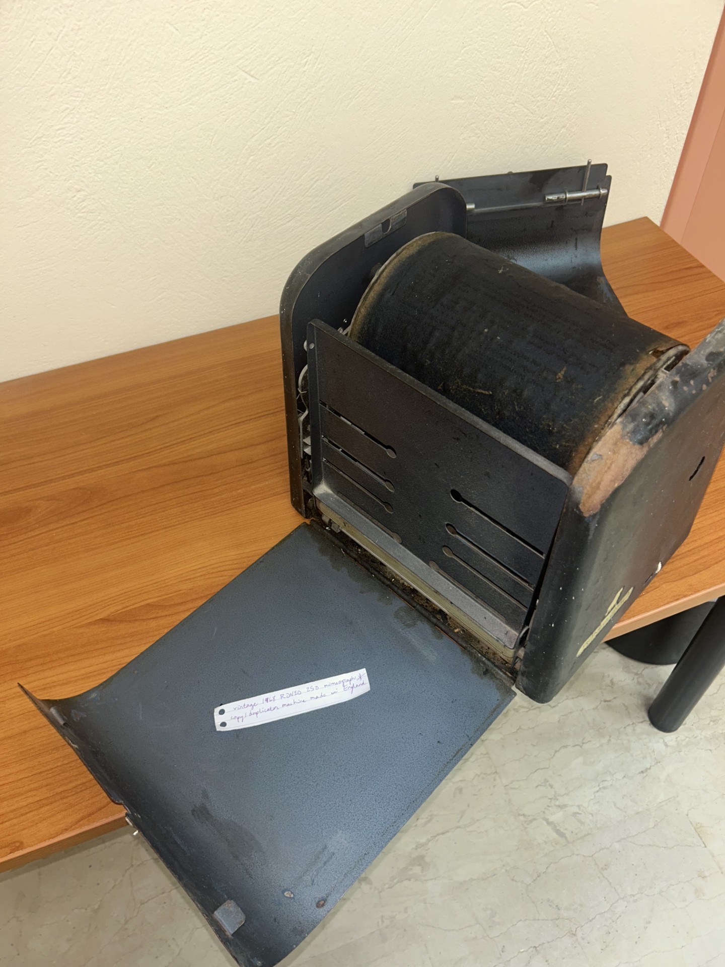 A Roneo 250 mimeograph stencil duplicator