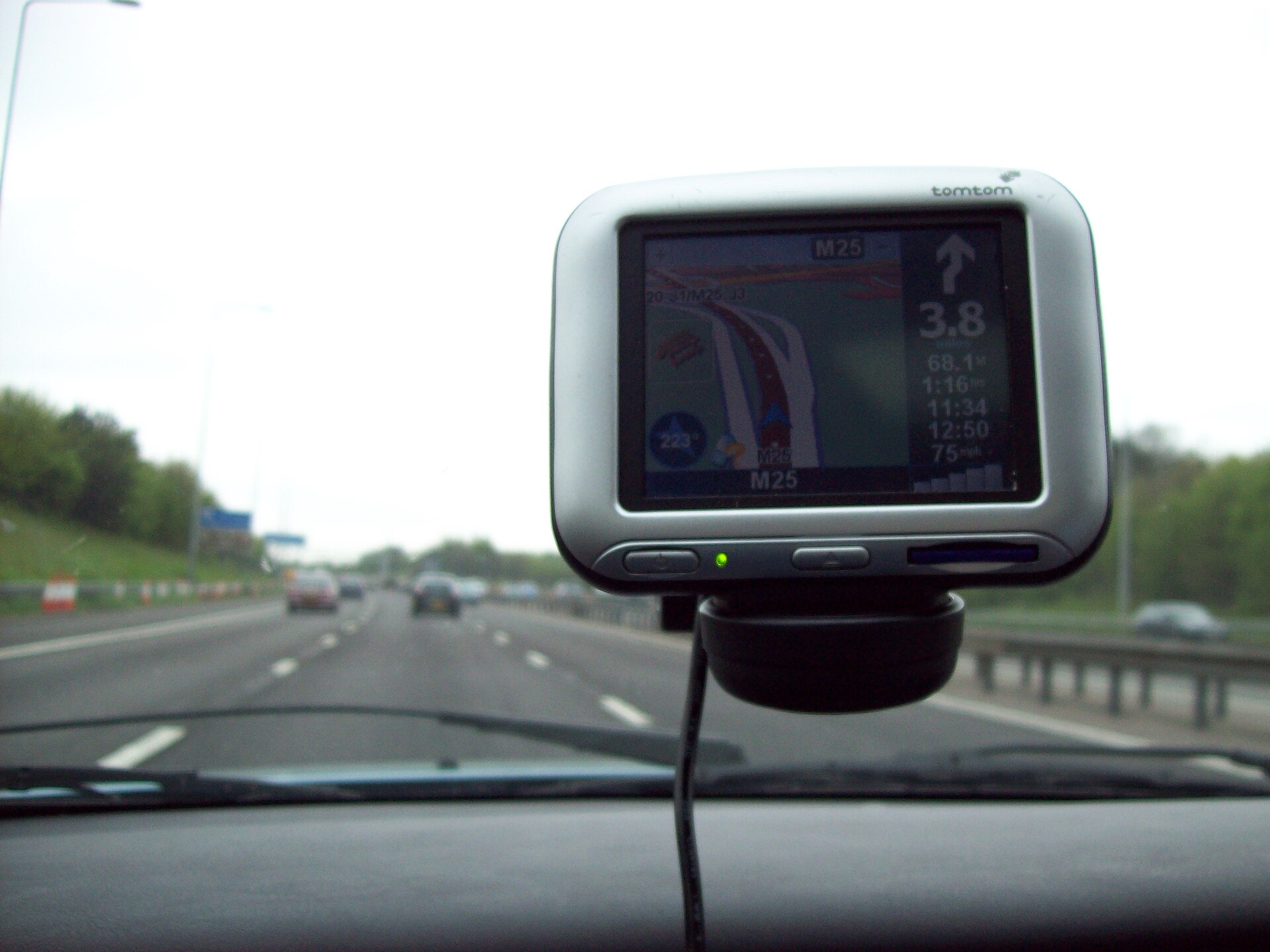 TomTom Go 500 handheld car GPS navigation unit
