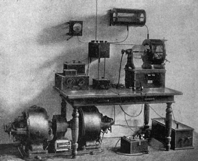 Complete spark-gap wireless telegraphy station, 1910