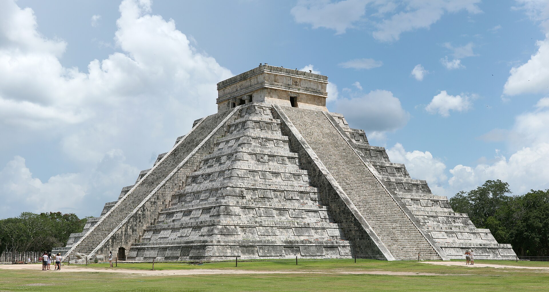 El Castillo pyramid of Kukulcán at Chichén Itzá, Mexico