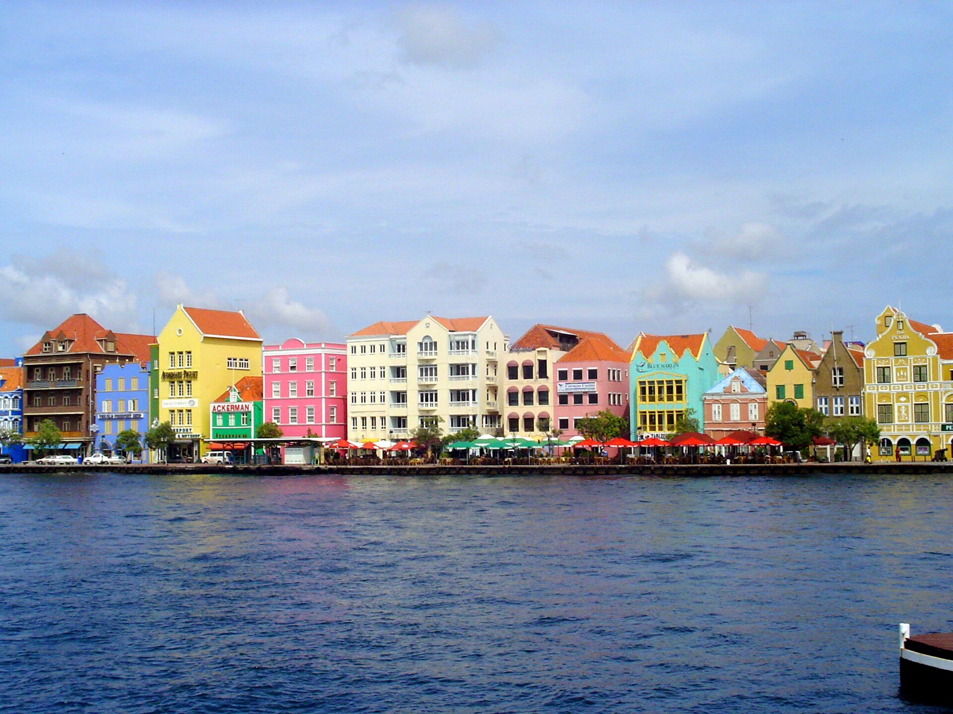 Colonial Dutch waterfront houses along the Handelskade in Willemstad, Curaçao